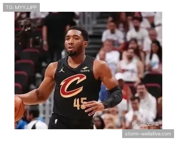 米切尔突破效率提升明显,关键时刻投篮稳定助球队拉开比分 米切尔突破效率提升明显,关键时刻投篮稳定助球队拉开比分